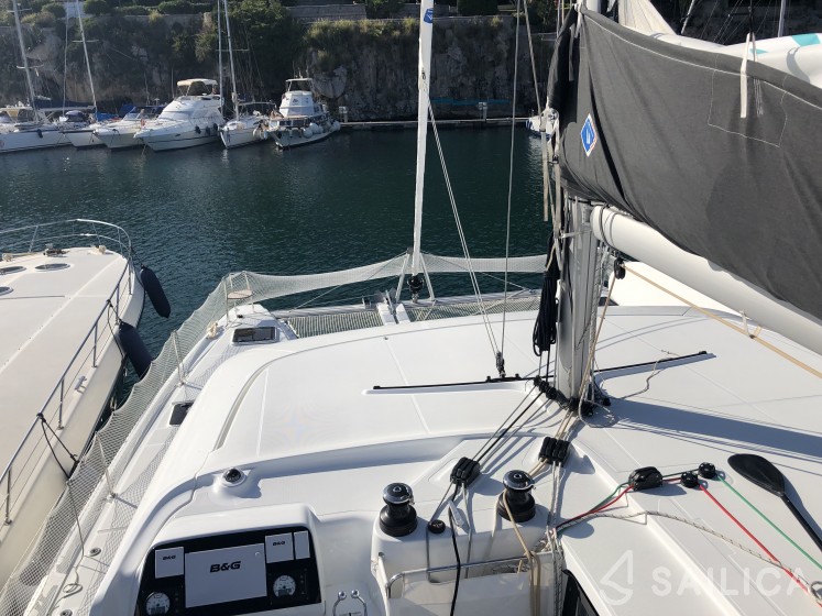 Lagoon 42 - Yacht Charter Sailica