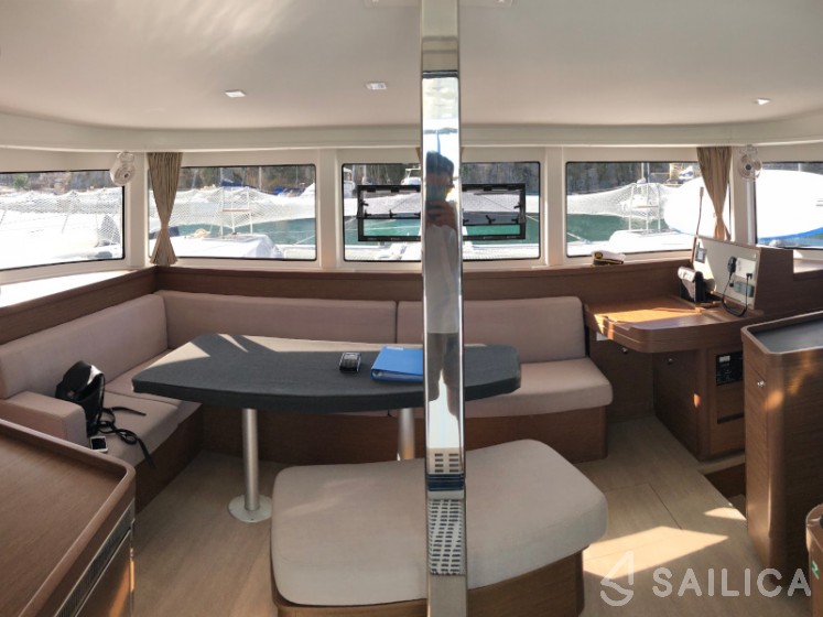 Lagoon 42 - Yacht Charter Sailica