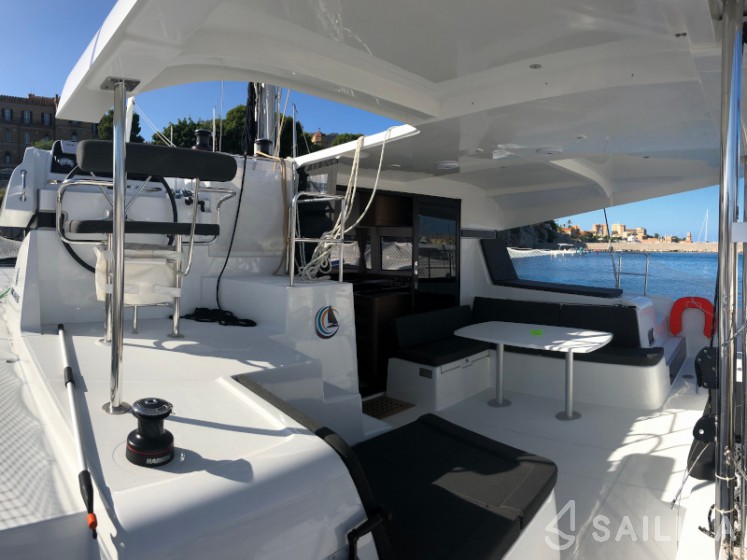Lagoon 42 - Yacht Charter Sailica