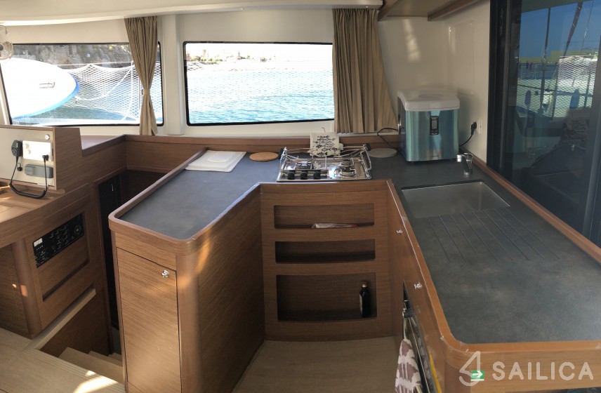 Lagoon 42 - Yacht Charter Sailica
