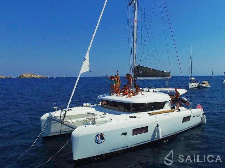 Lagoon 42 - Yacht Charter Sailica