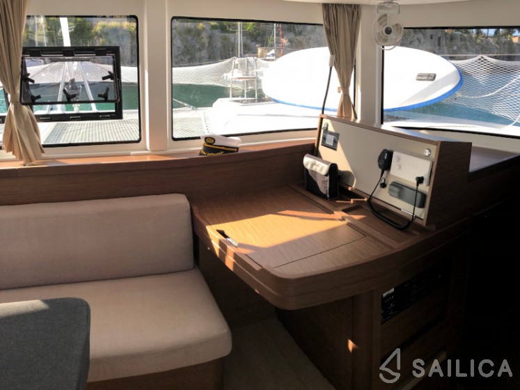 Lagoon 42 - Yacht Charter Sailica