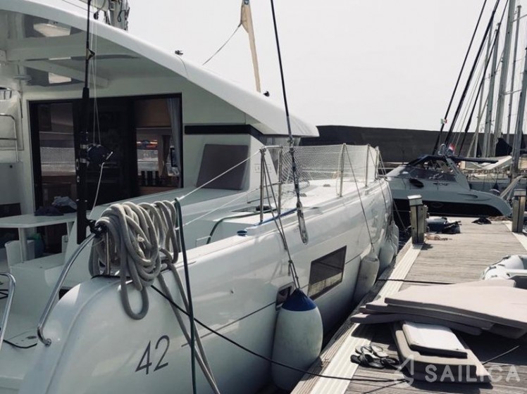 Lagoon 42 - Yacht Charter Sailica