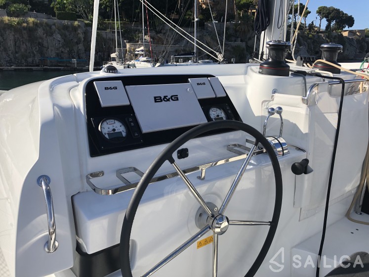 Lagoon 42 - Yacht Charter Sailica