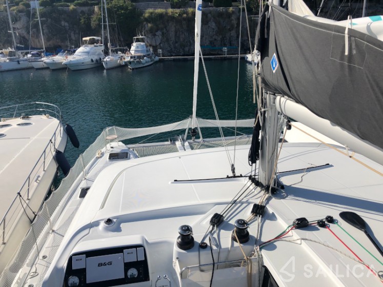 Lagoon 42 - Yacht Charter Sailica