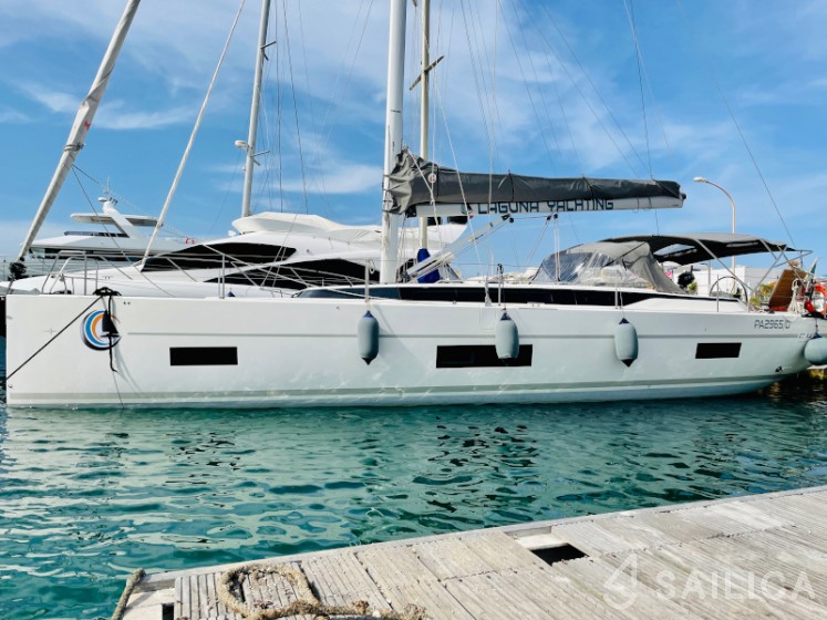 Bavaria C45 - Yacht Charter Sailica