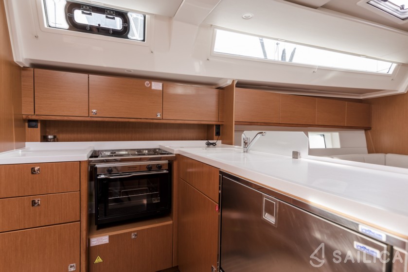 Bavaria C45 - Yacht Charter Sailica