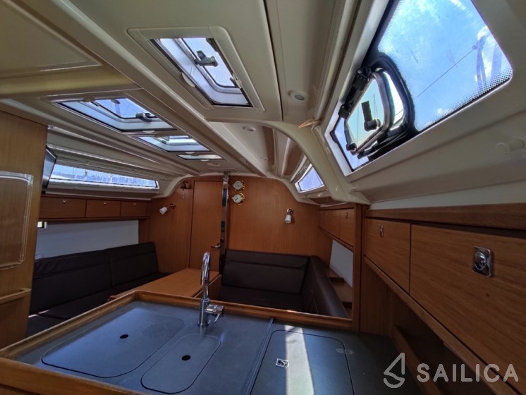 Bavaria 37 Cruiser - Yacht Charter Sailica