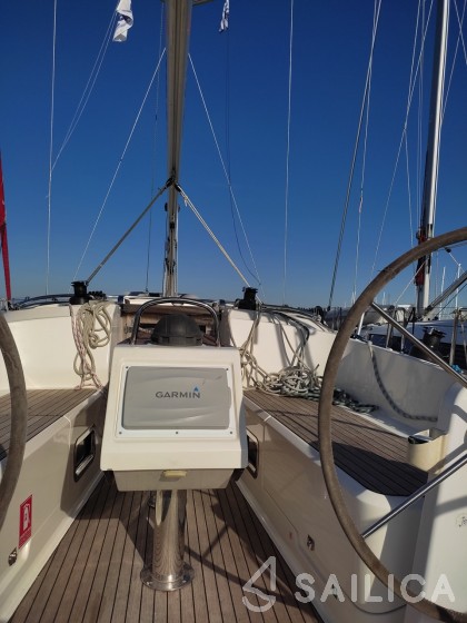Bavaria 37 Cruiser - Yacht Charter Sailica