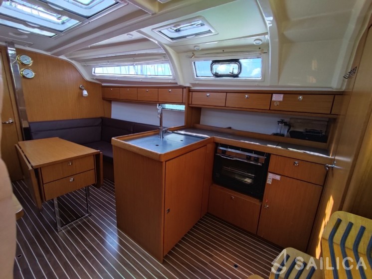 Bavaria 37 Cruiser - Yacht Charter Sailica