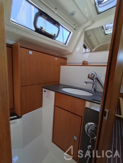 Bavaria 37 Cruiser - Yacht Charter Sailica