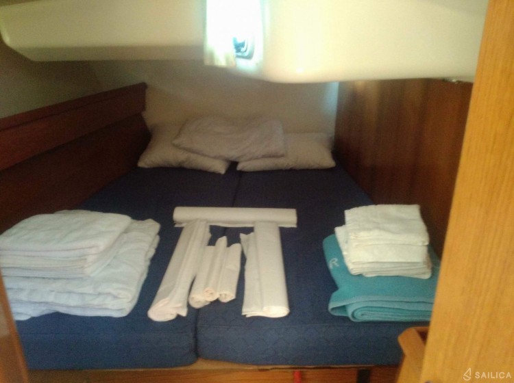 Sun Odyssey 45 - Yacht Charter Sailica