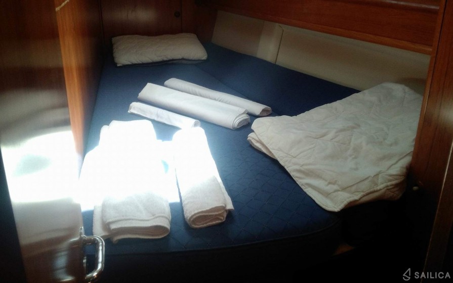 Sun Odyssey 45 - Yacht Charter Sailica