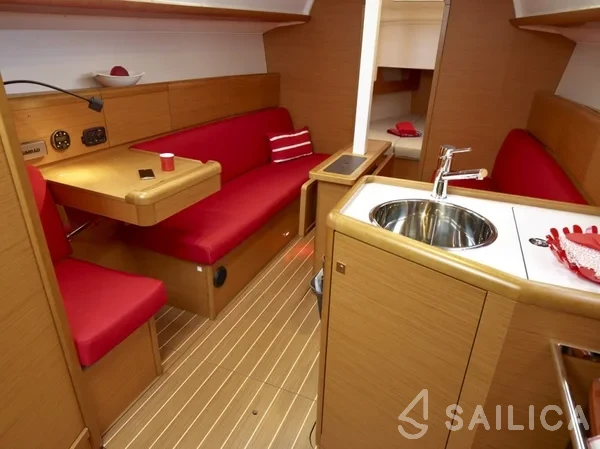 Sun Odyssey 33i - Yacht Charter Sailica