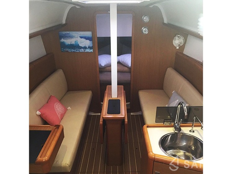 Sun Odyssey 33i - Yacht Charter Sailica