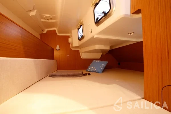 Sun Odyssey 33i - Yacht Charter Sailica