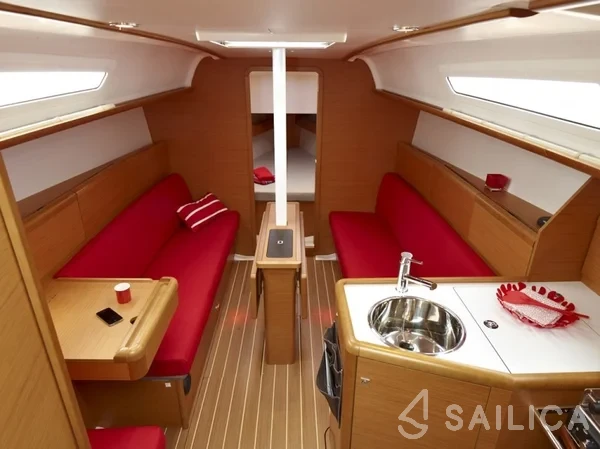 Sun Odyssey 33i - Yacht Charter Sailica