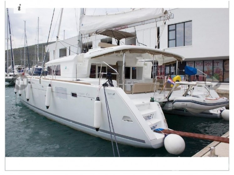 Lagoon 450  Flybridge - Yacht Charter Sailica