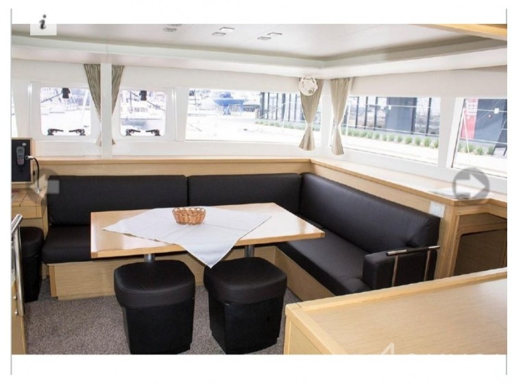 Lagoon 450  Flybridge - Yacht Charter Sailica