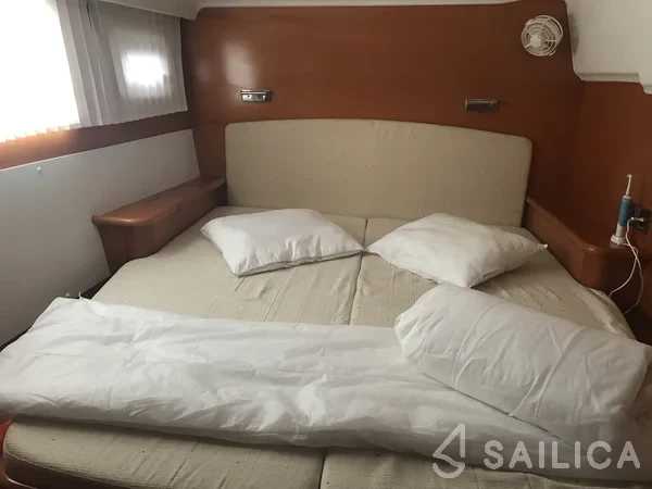 Lagoon 440 - Yacht Charter Sailica