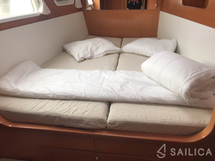 Lagoon 440 - Yacht Charter Sailica