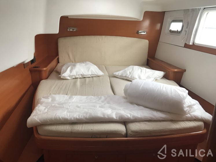 Lagoon 440 - Yacht Charter Sailica
