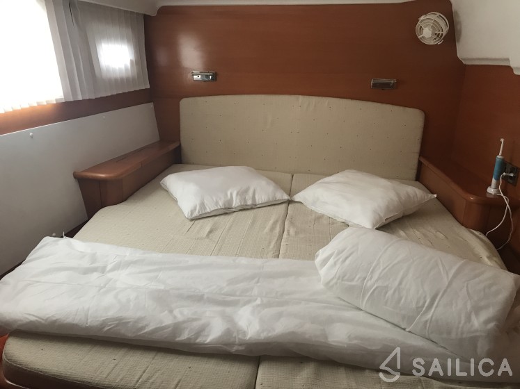 Lagoon 440 - Yacht Charter Sailica