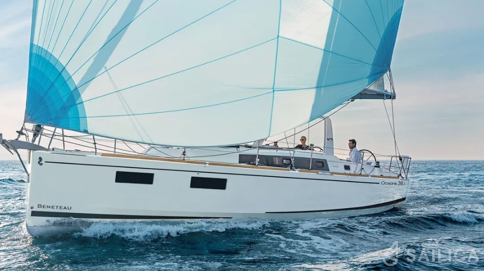 Oceanis 38.1 - Yacht Charter Sailica