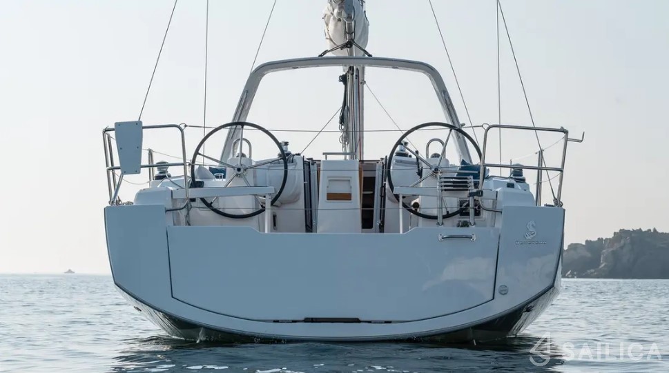 Oceanis 38.1 - Yacht Charter Sailica