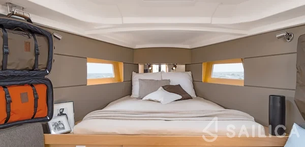 Oceanis 38.1 - Yacht Charter Sailica