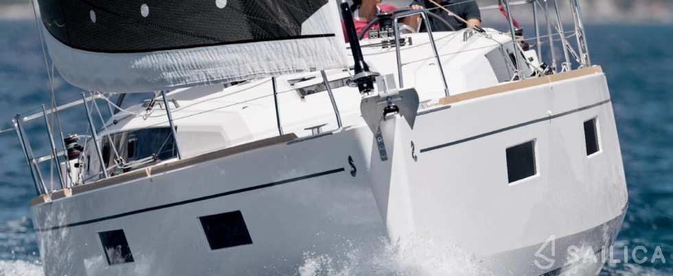 Oceanis 38.1 - Yacht Charter Sailica