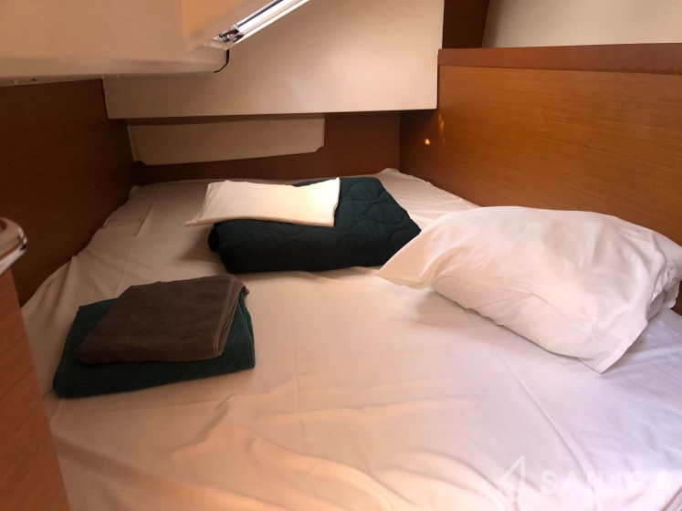 Sun Odyssey 349 - Yacht Charter Sailica