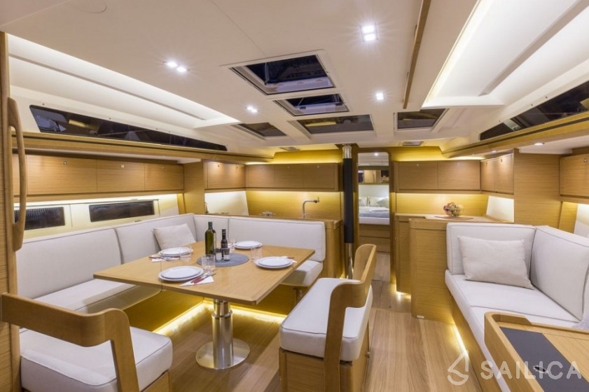 Dufour 520 GL - Yacht Charter Sailica