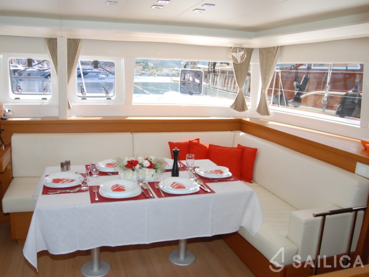 Lagoon 450 - Yacht Charter Sailica