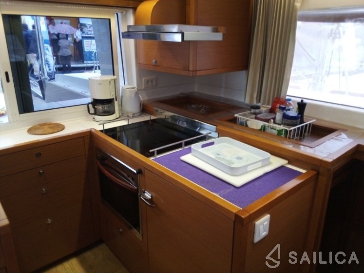 Lagoon 450 - Yacht Charter Sailica