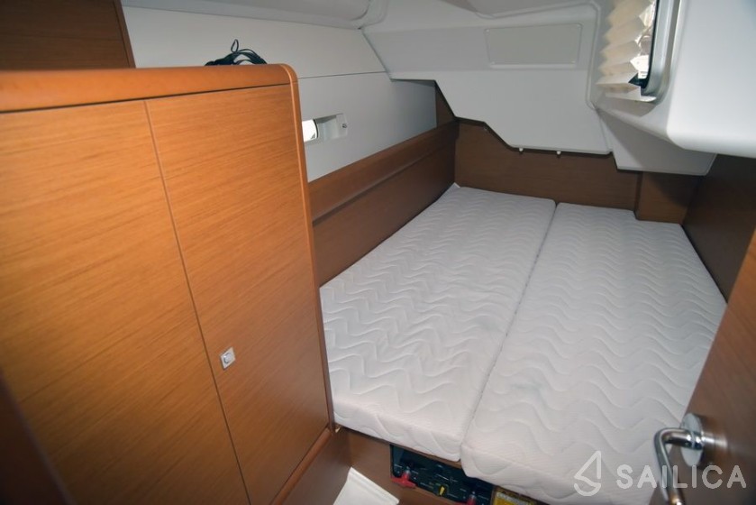 Sun Odyssey 389 - Yacht Charter Sailica