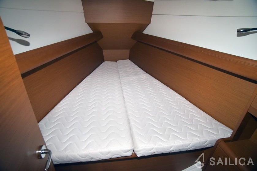 Sun Odyssey 389 - Yacht Charter Sailica
