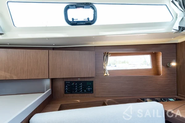 Oceanis 41.1 - Yacht Charter Sailica