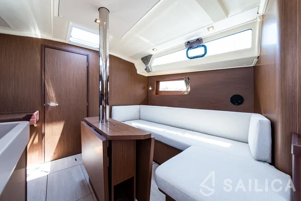 Oceanis 41.1 - Yacht Charter Sailica