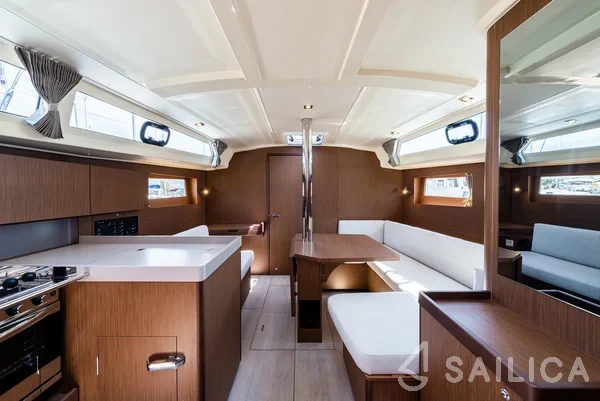 Oceanis 41.1 - Yacht Charter Sailica