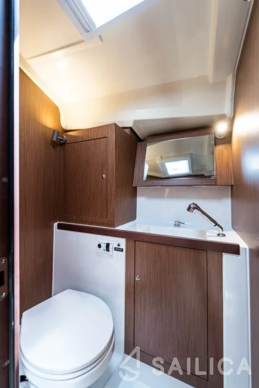 Oceanis 41.1 - Yacht Charter Sailica