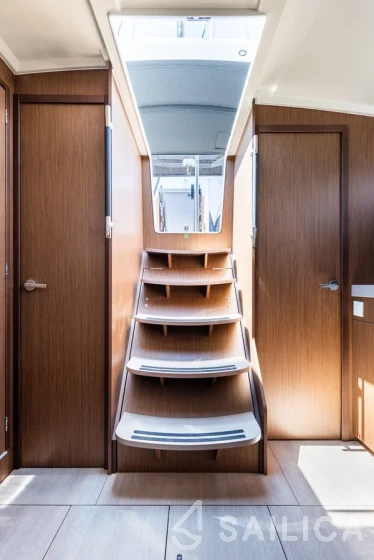 Oceanis 41.1 - Yacht Charter Sailica