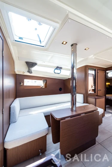 Oceanis 41.1 - Yacht Charter Sailica
