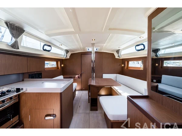 Oceanis 41.1 - Yacht Charter Sailica