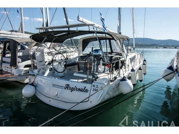 Oceanis 41.1 - Yacht Charter Sailica