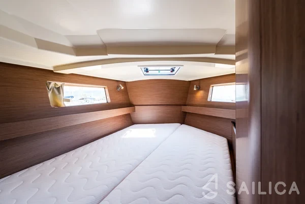 Oceanis 41.1 - Yacht Charter Sailica
