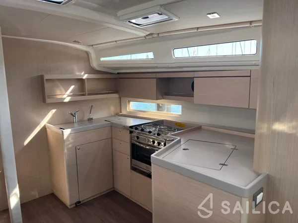 Oceanis 40.1 - Yacht Charter Sailica