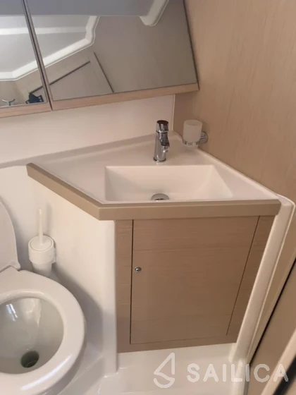 Oceanis 40.1 - Yacht Charter Sailica