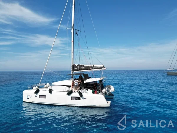 Lagoon 42 - Yacht Charter Sailica