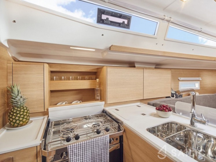 Elan E4 - Yacht Charter Sailica